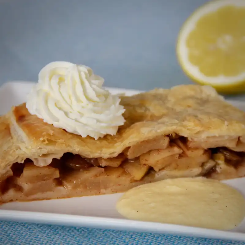 Apfelstrudel met vanillesaus recept 800x800