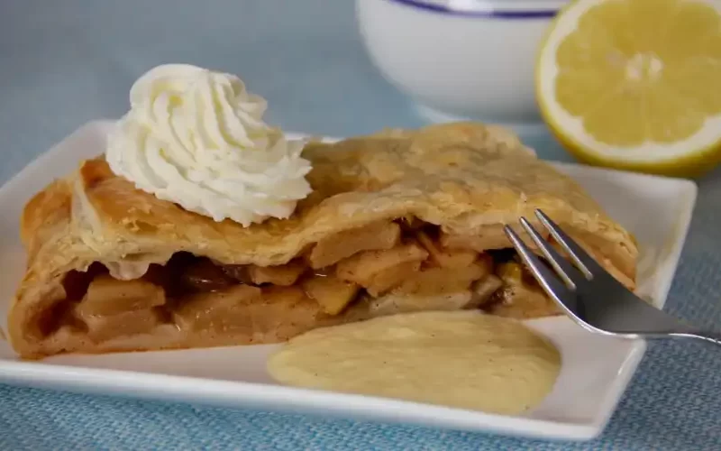 Apfelstrudel met vanillesaus