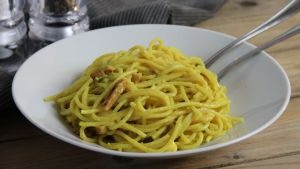 Snel vegetarisch recept - Spaghetti met kerriesaus