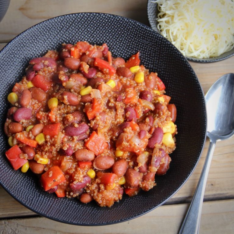 Chili sin carne met quinoa. Lekker pittig en gezond | Eetman