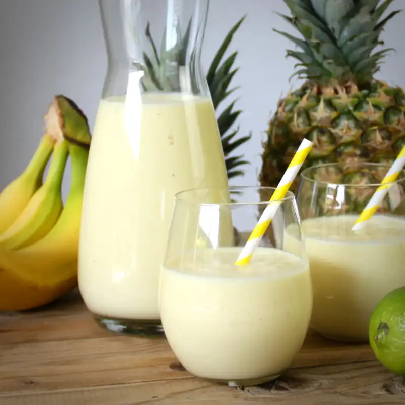 Ananas banaan kokos smoothie maken 800x800