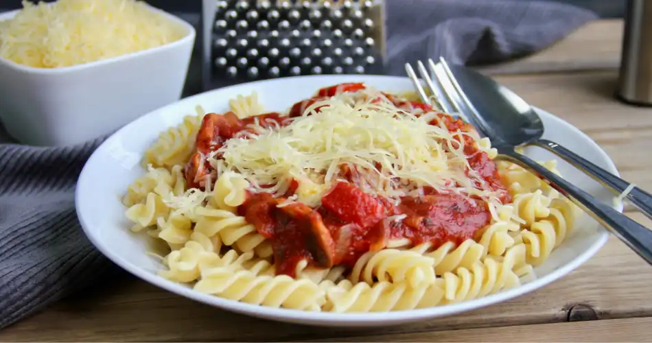 Fusilli met champignon en paprika recept jun 2020 950x500