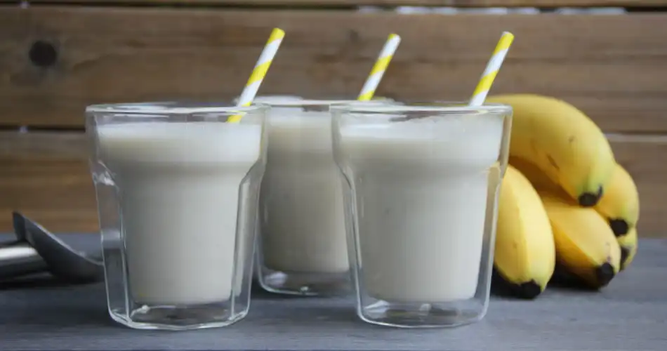 Banaan vanille milkshake maken 950x500