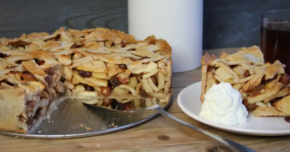 Appeltaart met noten en slagroom recept dec 2020 950x500