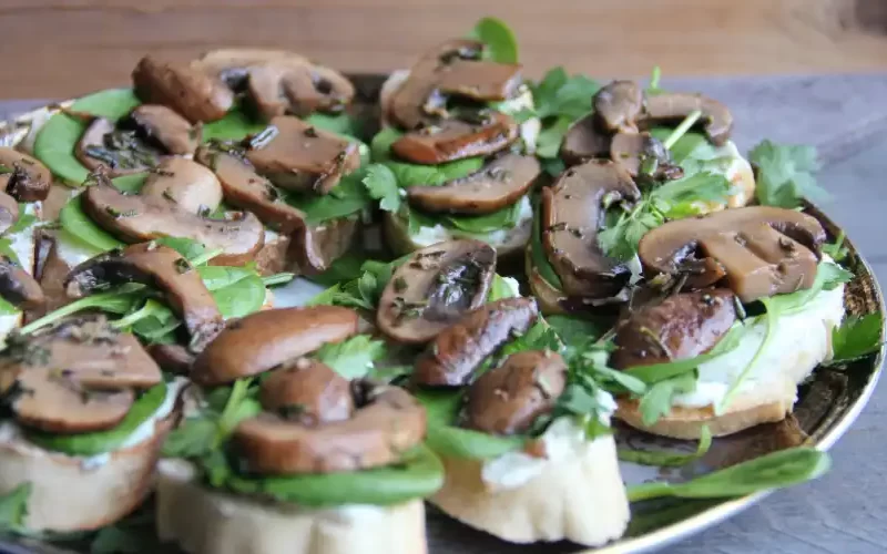 Bruschetta met roomkaas en champignons