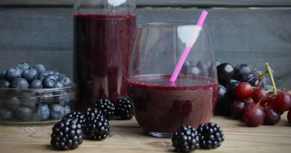Druiven-bramen-blauwe bessen smoothie 950x500