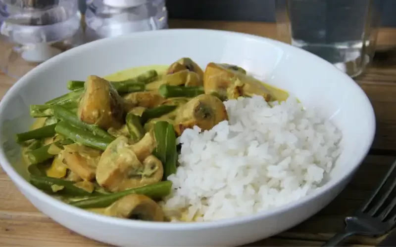 Sperziebonen met champignons en tandoori saus