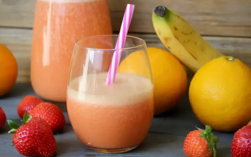 Smoothie aardbei, sinaasappel, banaan