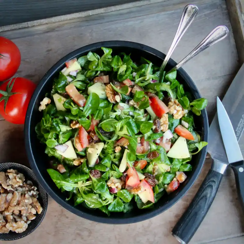 Jonge bladsla met appel en tomaat jan 2025 800x800