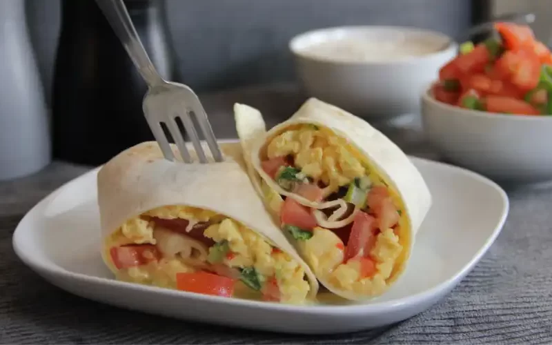 Wraps met ei en tomaat