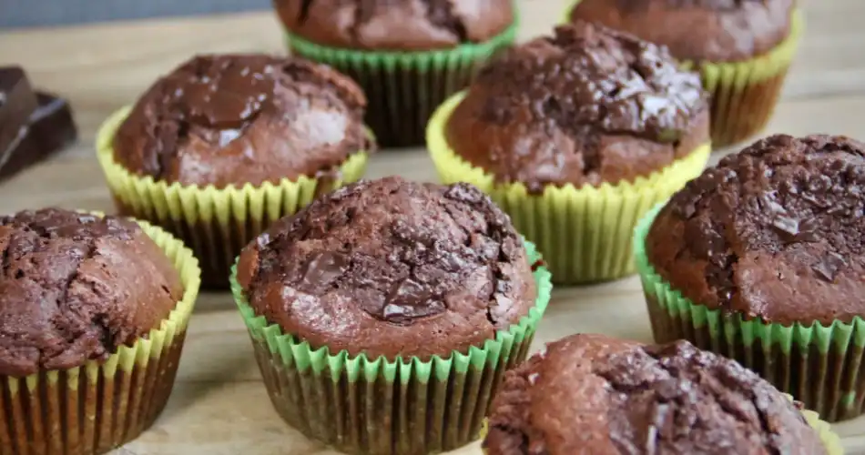 Chocolade muffins met stukjes chocolade jan 2022 950x500