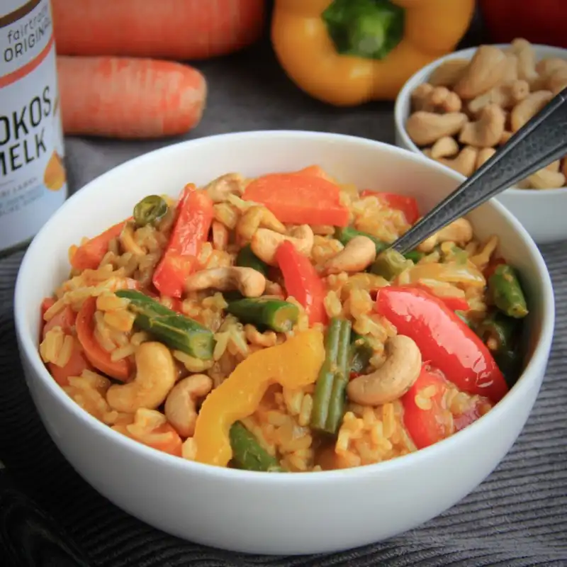 Gele curry met groenten en cashewnoten 800x800