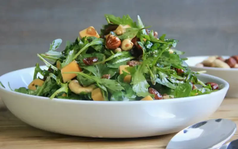 Salade met Old Amsterdam en noten
