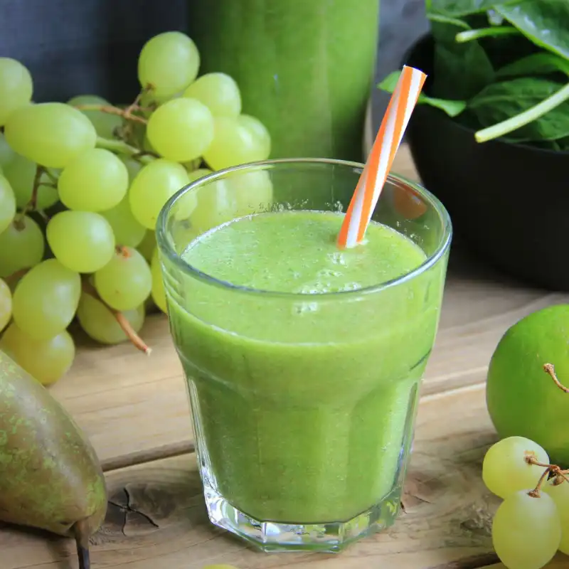Peer-spinazie-druiven-limoen smoothie recept 800x800