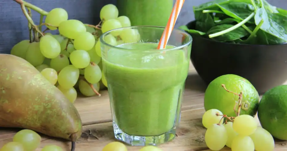 Peer-spinazie-druiven-limoen smoothie recept 950x500