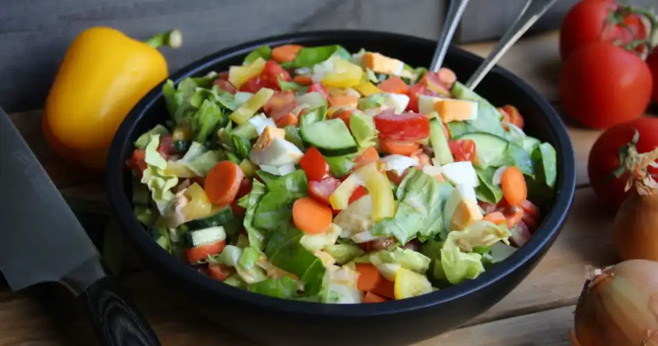 Salade met kropsla en slasaus recept 950x500