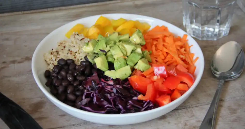 Regenboog Buddha Bowl recept 950x500