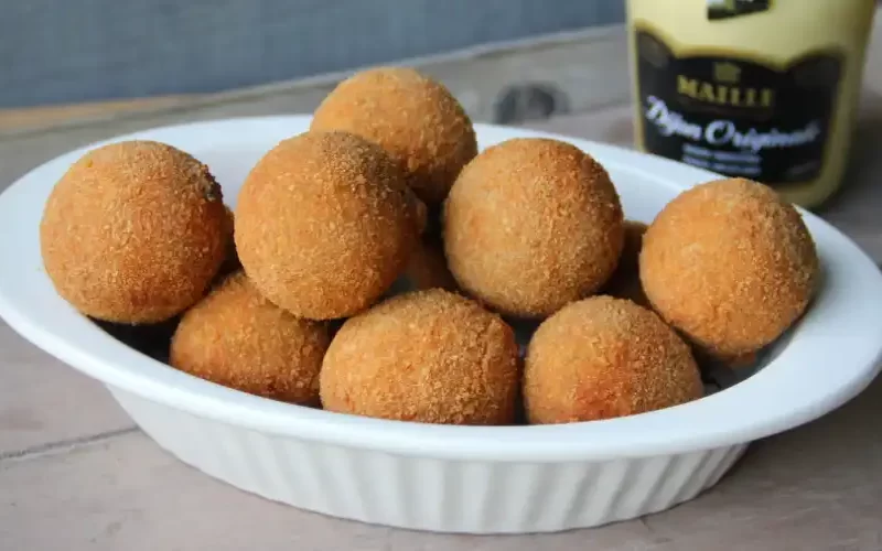 Bitterballen van paddenstoelen ragout