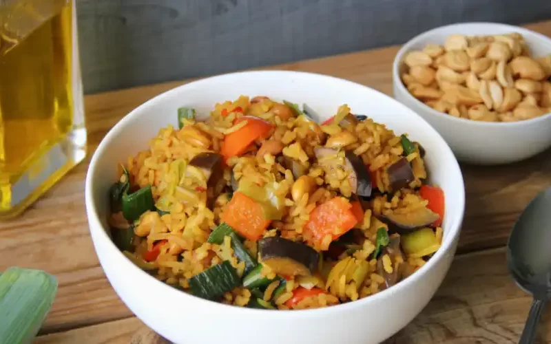 Roerbak met aubergine, prei en paprika