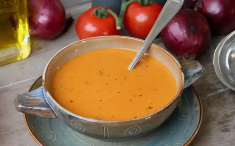 Tomatensoep met pesto en mascarpone