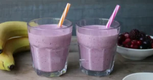 Ontbijtsmoothie met banaan en bosvruchten 950x500
